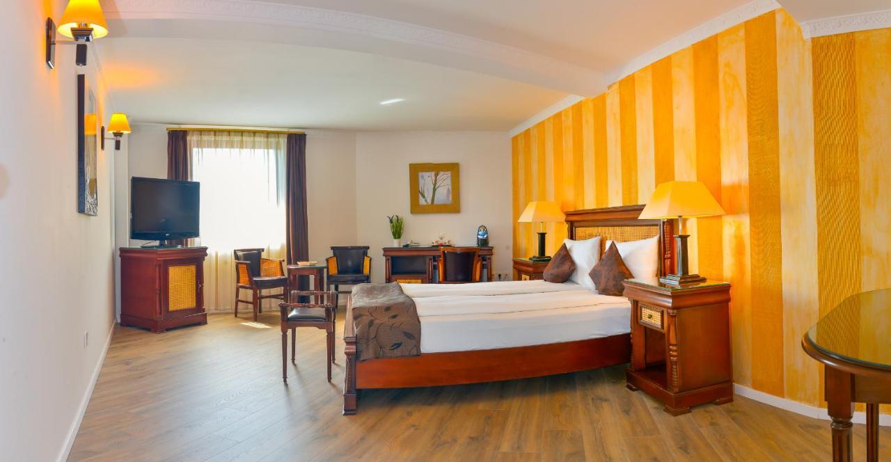 Hotel Korona Сигишоара Экстерьер фото