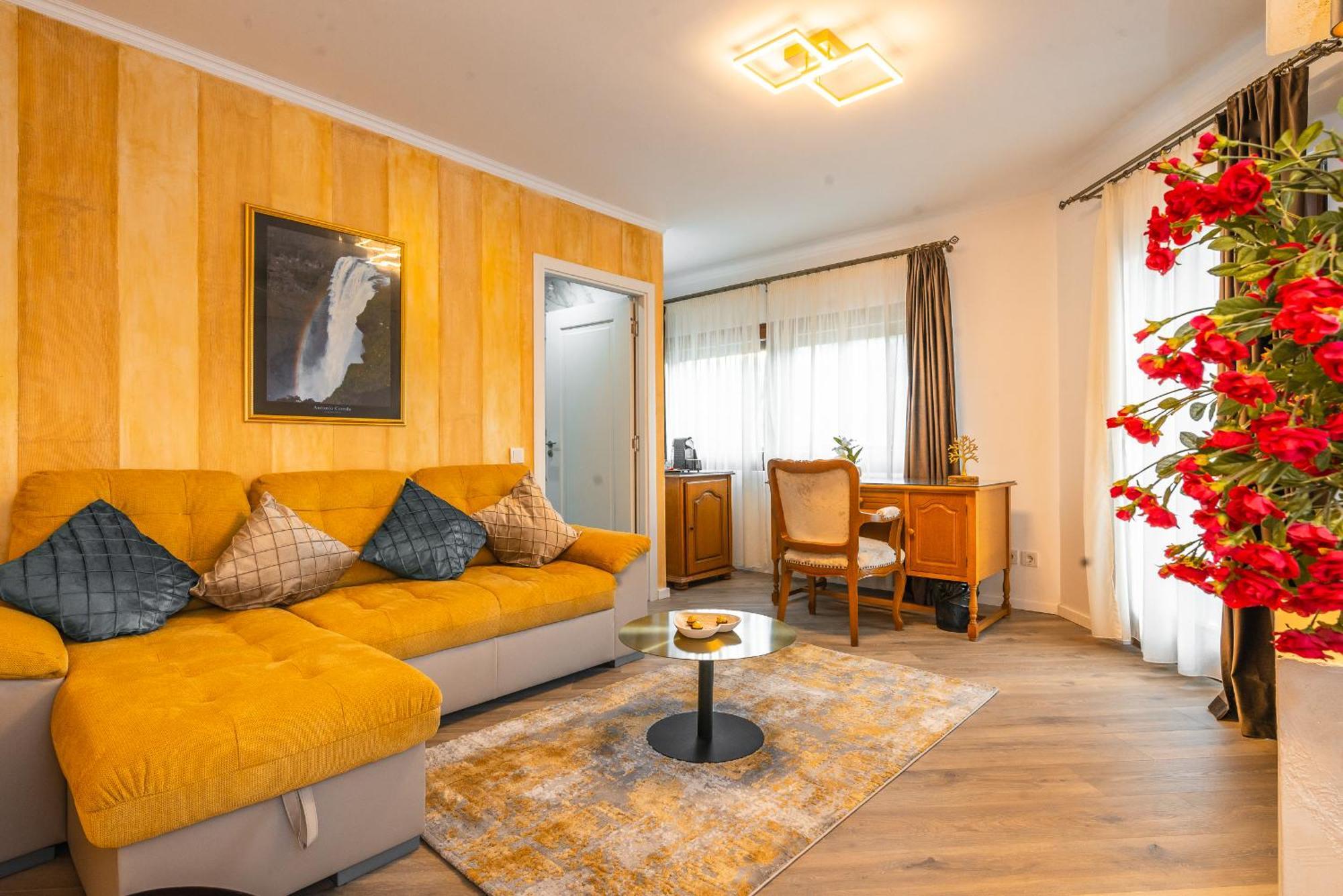 Hotel Korona Сигишоара Экстерьер фото