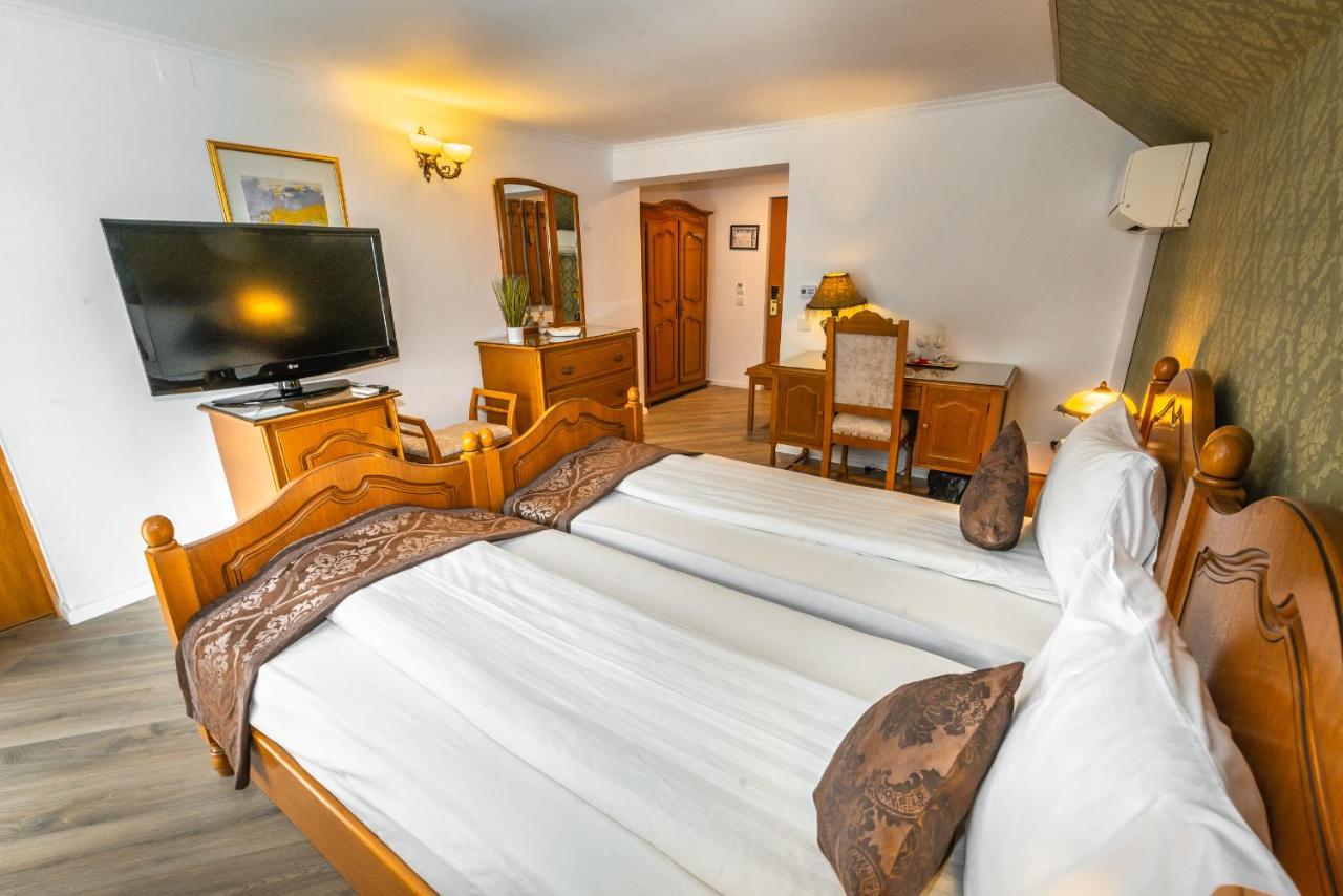 Hotel Korona Сигишоара Экстерьер фото