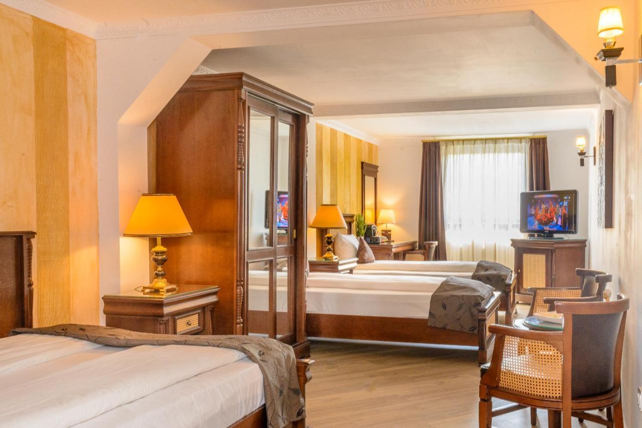 Hotel Korona Сигишоара Экстерьер фото