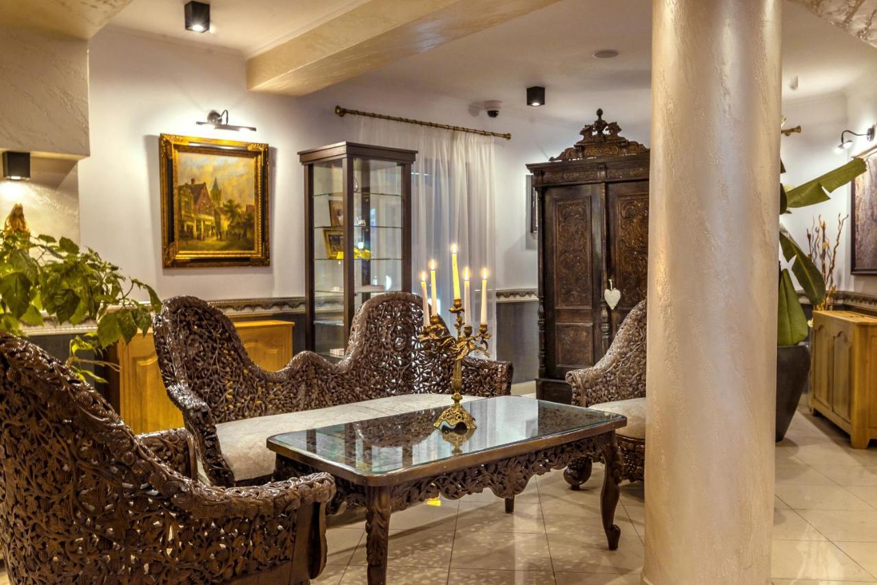 Hotel Korona Сигишоара Экстерьер фото