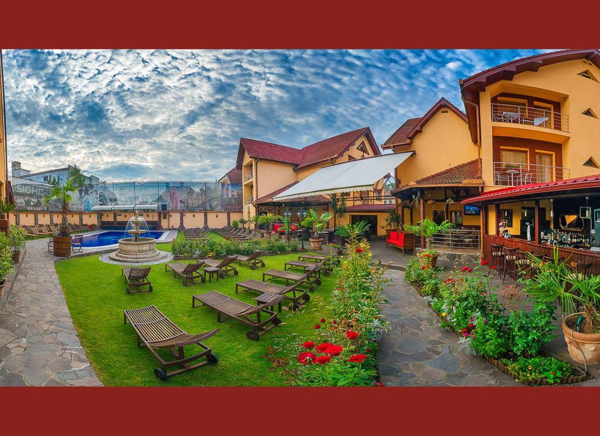 Hotel Korona Сигишоара Экстерьер фото